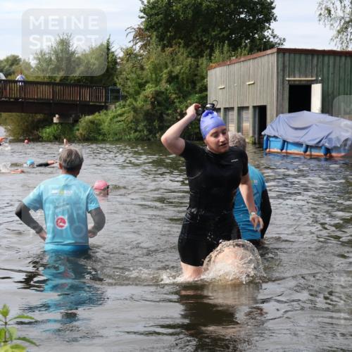 31.08.2025 - Elbe Triathlon Hamburg Luisa Fischer http://msf.ph/oto/8686820 31.08.2025 10:50:00 Schwimmen 1567 meine-sportfotos.de