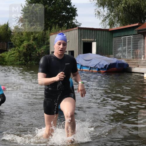 31.08.2025 - Elbe Triathlon Hamburg Luisa Fischer http://msf.ph/oto/8686824 31.08.2025 10:50:01 Schwimmen 1567, 1610 meine-sportfotos.de