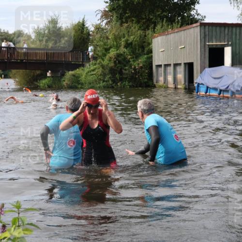 31.08.2025 - Elbe Triathlon Hamburg Luisa Fischer http://msf.ph/oto/8686845 31.08.2025 10:50:16 Schwimmen 1512, 1529 meine-sportfotos.de