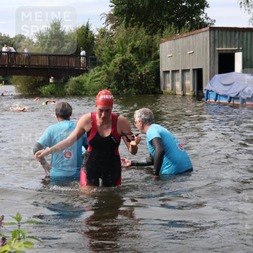 31.08.2025 - Elbe Triathlon Hamburg Luisa Fischer http://msf.ph/oto/8686851 31.08.2025 10:50:17 Schwimmen 1512, 1529 meine-sportfotos.de