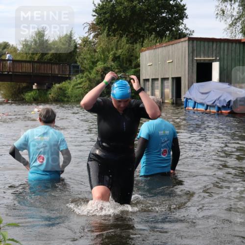 31.08.2025 - Elbe Triathlon Hamburg Luisa Fischer http://msf.ph/oto/8686865 31.08.2025 10:50:22 Schwimmen 1512, 1529 meine-sportfotos.de