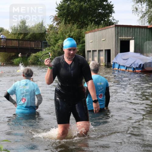 31.08.2025 - Elbe Triathlon Hamburg Luisa Fischer http://msf.ph/oto/8686867 31.08.2025 10:50:22 Schwimmen 1512, 1529 meine-sportfotos.de