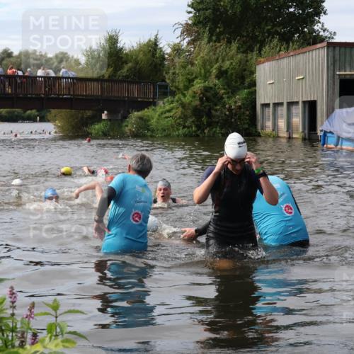 31.08.2025 - Elbe Triathlon Hamburg Luisa Fischer http://msf.ph/oto/8686875 31.08.2025 10:50:35 Schwimmen 1576, 1584, 1609 meine-sportfotos.de