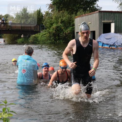 31.08.2025 - Elbe Triathlon Hamburg Luisa Fischer http://msf.ph/oto/8686902 31.08.2025 10:50:43 Schwimmen 1534, 1537, 1549, 1572, 1576, 1584, 1609, 1613 meine-sportfotos.de