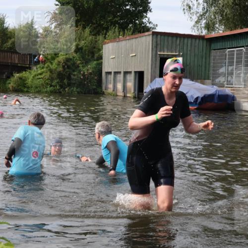 31.08.2025 - Elbe Triathlon Hamburg Luisa Fischer http://msf.ph/oto/8686969 31.08.2025 10:51:29 Schwimmen 1531, 1556 meine-sportfotos.de