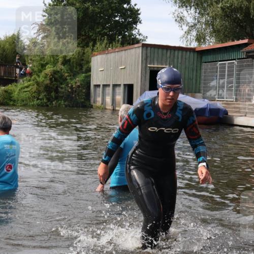 31.08.2025 - Elbe Triathlon Hamburg Luisa Fischer http://msf.ph/oto/8686981 31.08.2025 10:51:34 Schwimmen 1531, 1556 meine-sportfotos.de