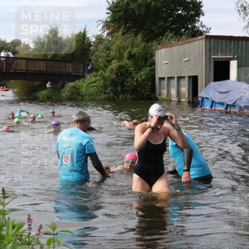 31.08.2025 - Elbe Triathlon Hamburg Luisa Fischer http://msf.ph/oto/8686991 31.08.2025 10:51:44 Schwimmen 1553, 1618 meine-sportfotos.de