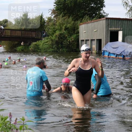 31.08.2025 - Elbe Triathlon Hamburg Luisa Fischer http://msf.ph/oto/8686995 31.08.2025 10:51:45 Schwimmen 1553, 1618 meine-sportfotos.de