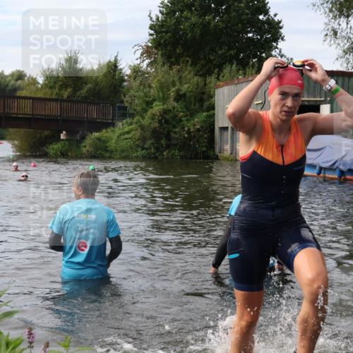 31.08.2025 - Elbe Triathlon Hamburg Luisa Fischer http://msf.ph/oto/8687096 31.08.2025 10:52:44 Schwimmen 1587 meine-sportfotos.de