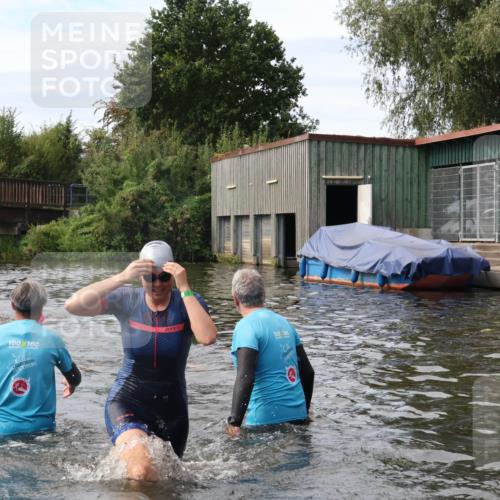 31.08.2025 - Elbe Triathlon Hamburg Luisa Fischer http://msf.ph/oto/8687132 31.08.2025 10:53:13 Schwimmen 1573, 1577 meine-sportfotos.de