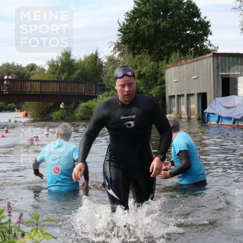 31.08.2025 - Elbe Triathlon Hamburg Luisa Fischer http://msf.ph/oto/8687214 31.08.2025 10:54:45 Schwimmen 1509, 1524, 1554, 1590 meine-sportfotos.de