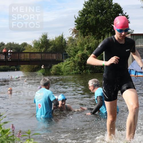 31.08.2025 - Elbe Triathlon Hamburg Luisa Fischer http://msf.ph/oto/8687251 31.08.2025 10:55:05 Schwimmen 1515, 1525, 1538, 1589, 1611 meine-sportfotos.de