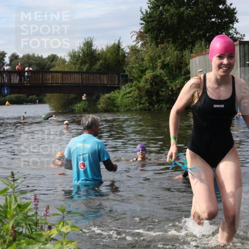 31.08.2025 - Elbe Triathlon Hamburg Luisa Fischer http://msf.ph/oto/8687271 31.08.2025 10:55:17 Schwimmen 1525, 1616 meine-sportfotos.de