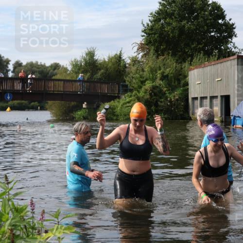 31.08.2025 - Elbe Triathlon Hamburg Luisa Fischer http://msf.ph/oto/8687274 31.08.2025 10:55:24 Schwimmen 1555, 1617 meine-sportfotos.de