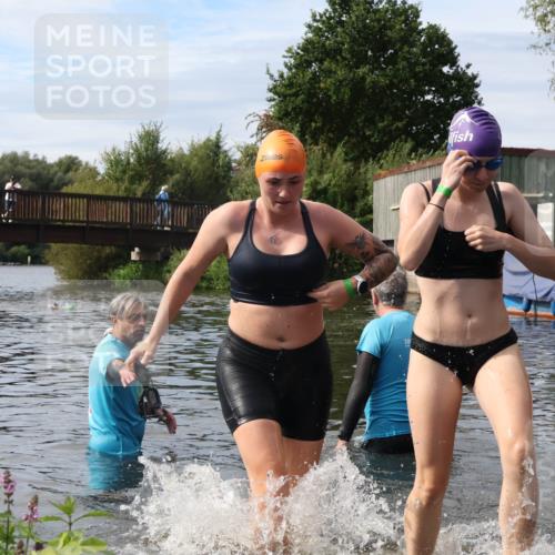 31.08.2025 - Elbe Triathlon Hamburg Luisa Fischer http://msf.ph/oto/8687282 31.08.2025 10:55:26 Schwimmen 1555, 1617 meine-sportfotos.de
