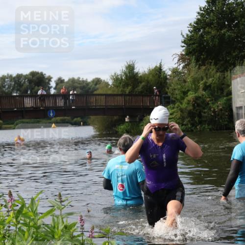 31.08.2025 - Elbe Triathlon Hamburg Luisa Fischer http://msf.ph/oto/8687286 31.08.2025 10:55:46 Schwimmen 1550 meine-sportfotos.de