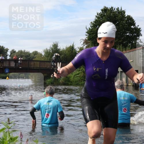 31.08.2025 - Elbe Triathlon Hamburg Luisa Fischer http://msf.ph/oto/8687296 31.08.2025 10:55:48 Schwimmen 1550 meine-sportfotos.de