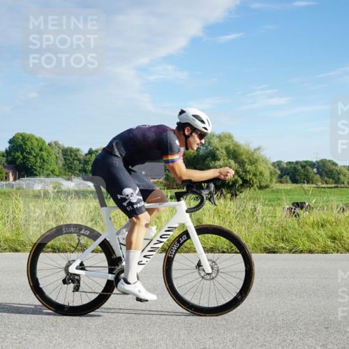 31.08.2025 - Elbe Triathlon Hamburg Michael Burmester http://msf.ph/oto/8688048 31.08.2025 08:41:58 Radfahren 180, 182 meine-sportfotos.de