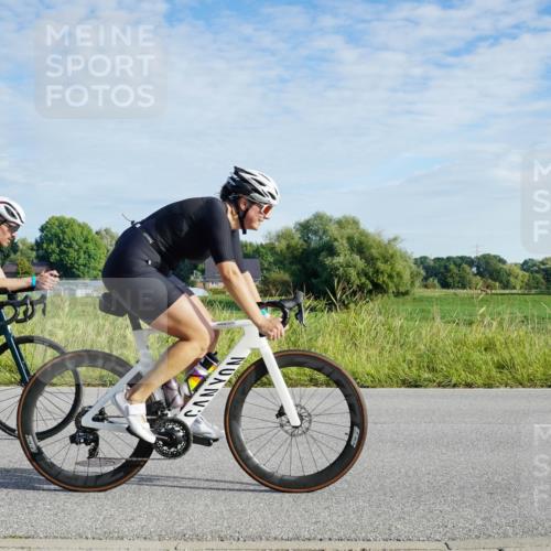 31.08.2025 - Elbe Triathlon Hamburg Michael Burmester http://msf.ph/oto/8688674 31.08.2025 09:07:13 Radfahren 242, 283, 300, 304, 314, 340, 342, 441 meine-sportfotos.de