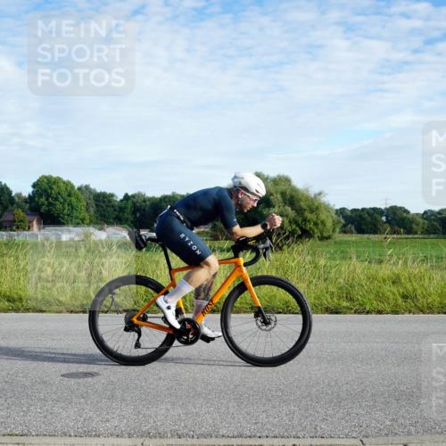 31.08.2025 - Elbe Triathlon Hamburg Michael Burmester http://msf.ph/oto/8688800 31.08.2025 09:10:07 Radfahren 462, 512 meine-sportfotos.de