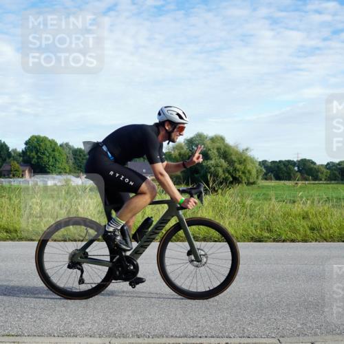 31.08.2025 - Elbe Triathlon Hamburg Michael Burmester http://msf.ph/oto/8688809 31.08.2025 09:10:23 Radfahren 180, 335, 470 meine-sportfotos.de