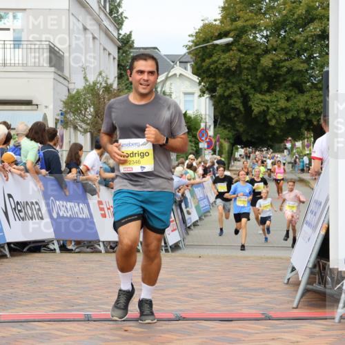 31.08.2025 - 21. Blankeneser Heldenlauf Strokosch-Dieckow http://msf.ph/oto/8688874 31.08.2025 10:28:48 Ziel 2346, 2697, 2700, 2387 meine-sportfotos.de