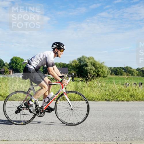 31.08.2025 - Elbe Triathlon Hamburg Michael Burmester http://msf.ph/oto/8689220 31.08.2025 09:19:07 Radfahren 410, 450 meine-sportfotos.de