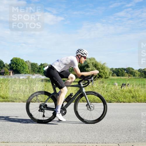 31.08.2025 - Elbe Triathlon Hamburg Michael Burmester http://msf.ph/oto/8689336 31.08.2025 09:21:41 Radfahren 229, 272, 276, 300, 412, 468, 492, 658 meine-sportfotos.de