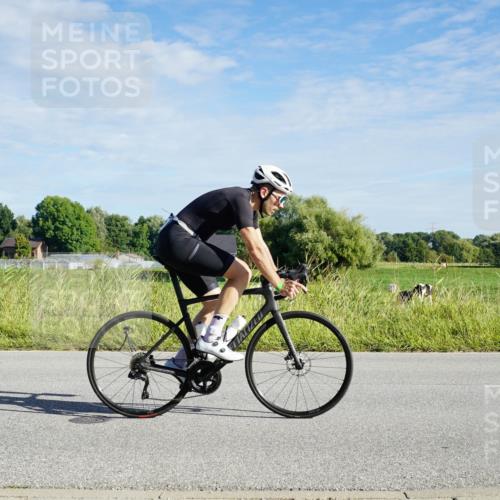 31.08.2025 - Elbe Triathlon Hamburg Michael Burmester http://msf.ph/oto/8689390 31.08.2025 09:22:35 Radfahren 166, 181, 193, 195, 304, 430, 479, 557, 614, 834 meine-sportfotos.de