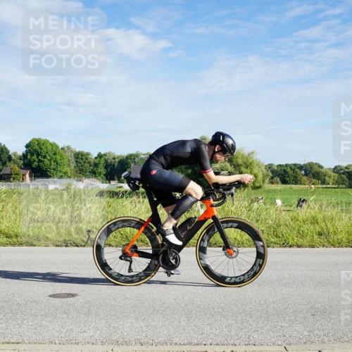 31.08.2025 - Elbe Triathlon Hamburg Michael Burmester http://msf.ph/oto/8689418 31.08.2025 09:23:01 Radfahren 325, 386, 406, 429, 575 meine-sportfotos.de