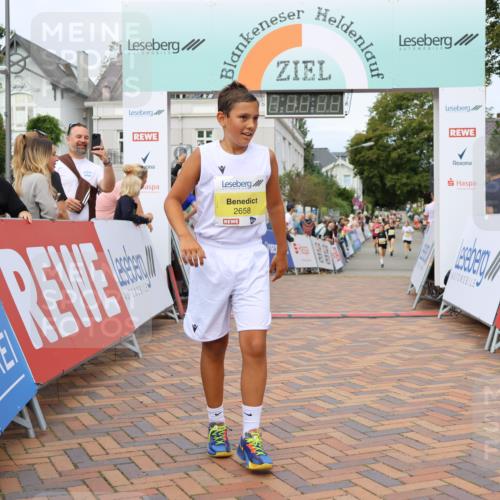 31.08.2025 - 21. Blankeneser Heldenlauf Strokosch-Dieckow http://msf.ph/oto/8689638 31.08.2025 10:33:07 Ziel 2104, 2122, 2433, 2658 meine-sportfotos.de