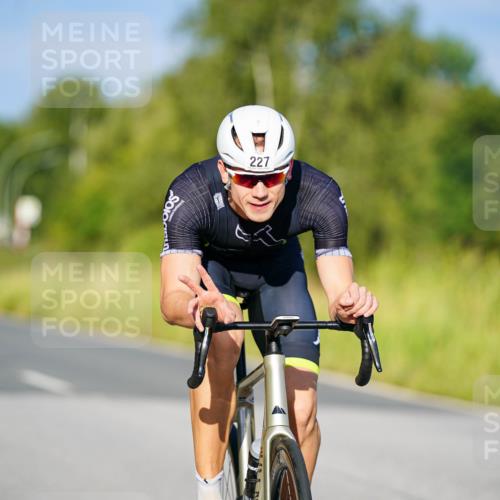 31.08.2025 - Elbe Triathlon Hamburg Michael Burmester http://msf.ph/oto/8689671 31.08.2025 08:41:43 Radfahren 225, 227 meine-sportfotos.de