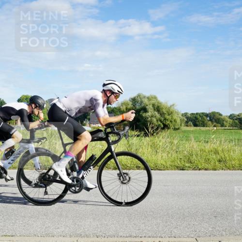 31.08.2025 - Elbe Triathlon Hamburg Michael Burmester http://msf.ph/oto/8689751 31.08.2025 09:28:19 Radfahren 281, 535, 567, 590, 629, 645, 648 meine-sportfotos.de