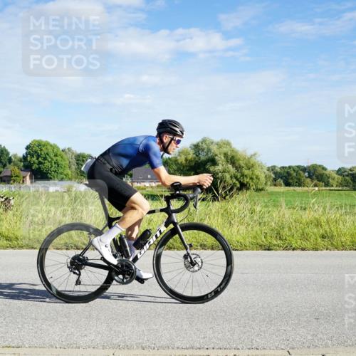 31.08.2025 - Elbe Triathlon Hamburg Michael Burmester http://msf.ph/oto/8689754 31.08.2025 09:28:20 Radfahren 281, 535, 562, 567, 590, 645, 648 meine-sportfotos.de