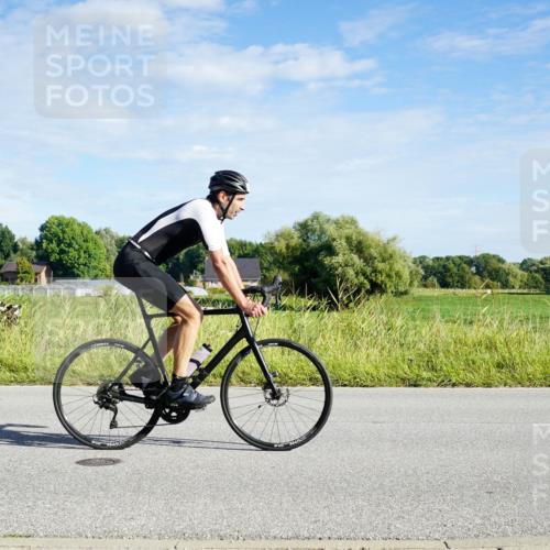 31.08.2025 - Elbe Triathlon Hamburg Michael Burmester http://msf.ph/oto/8689756 31.08.2025 09:28:24 Radfahren 281, 490, 562, 590, 648, 672 meine-sportfotos.de