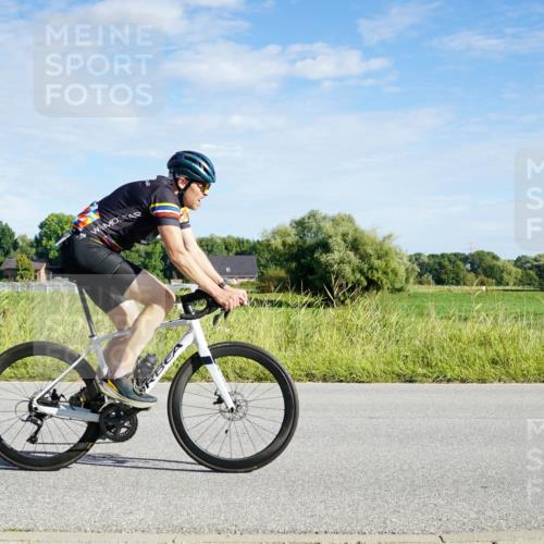 31.08.2025 - Elbe Triathlon Hamburg Michael Burmester http://msf.ph/oto/8689816 31.08.2025 09:29:19 Radfahren 357, 566, 770 meine-sportfotos.de