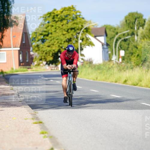 31.08.2025 - Elbe Triathlon Hamburg Michael Burmester http://msf.ph/oto/8689817 31.08.2025 08:44:29 Radfahren 192, 193 meine-sportfotos.de