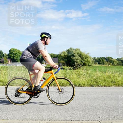 31.08.2025 - Elbe Triathlon Hamburg Michael Burmester http://msf.ph/oto/8689818 31.08.2025 09:29:21 Radfahren 357, 566, 770 meine-sportfotos.de