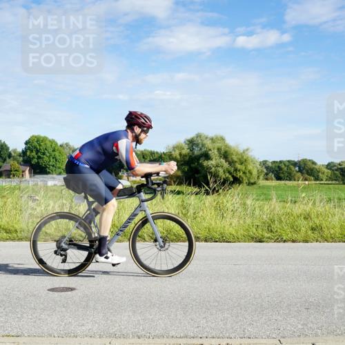 31.08.2025 - Elbe Triathlon Hamburg Michael Burmester http://msf.ph/oto/8690013 31.08.2025 09:32:57 Radfahren 184, 310, 495, 502 meine-sportfotos.de