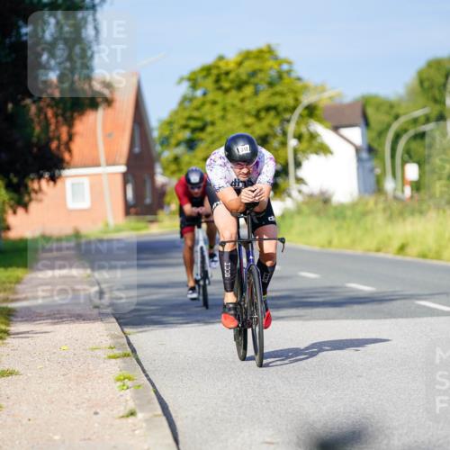 31.08.2025 - Elbe Triathlon Hamburg Michael Burmester http://msf.ph/oto/8690024 31.08.2025 08:49:36 Radfahren 312, 333 meine-sportfotos.de