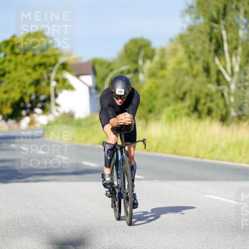 31.08.2025 - Elbe Triathlon Hamburg Michael Burmester http://msf.ph/oto/8690070 31.08.2025 08:50:23 Radfahren 186, 190, 223 meine-sportfotos.de