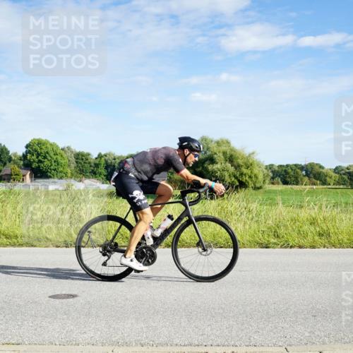 31.08.2025 - Elbe Triathlon Hamburg Michael Burmester http://msf.ph/oto/8690256 31.08.2025 09:37:15 Radfahren 254, 325, 557, 626, 638, 677 meine-sportfotos.de