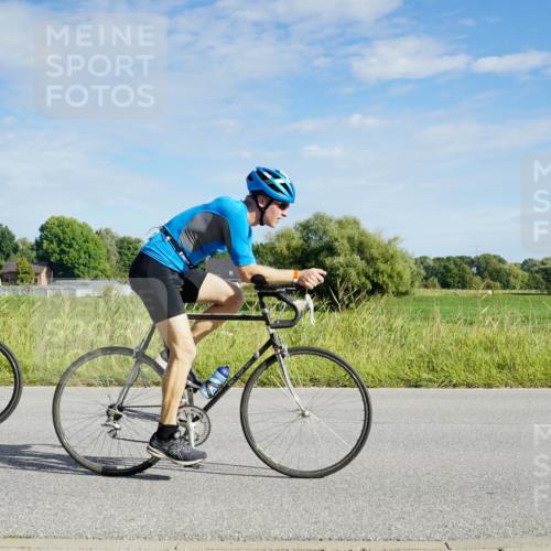 31.08.2025 - Elbe Triathlon Hamburg Michael Burmester http://msf.ph/oto/8690283 31.08.2025 09:37:38 Radfahren 270, 386, 389, 575, 587, 925 meine-sportfotos.de