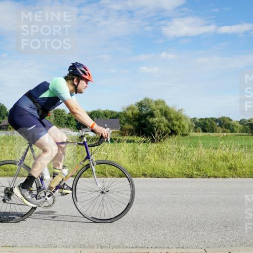 31.08.2025 - Elbe Triathlon Hamburg Michael Burmester http://msf.ph/oto/8690292 31.08.2025 09:37:43 Radfahren 371, 389, 587, 704 meine-sportfotos.de