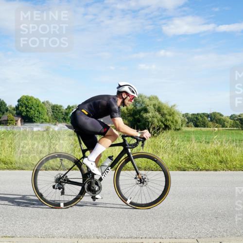 31.08.2025 - Elbe Triathlon Hamburg Michael Burmester http://msf.ph/oto/8690355 31.08.2025 09:38:28 Radfahren 454, 507 meine-sportfotos.de