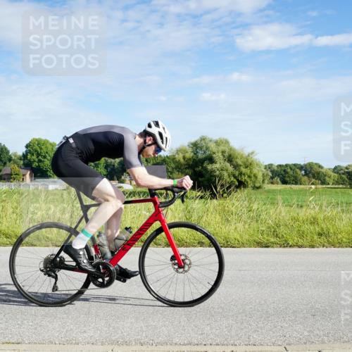 31.08.2025 - Elbe Triathlon Hamburg Michael Burmester http://msf.ph/oto/8690358 31.08.2025 09:38:30 Radfahren 454, 507, 574, 701 meine-sportfotos.de
