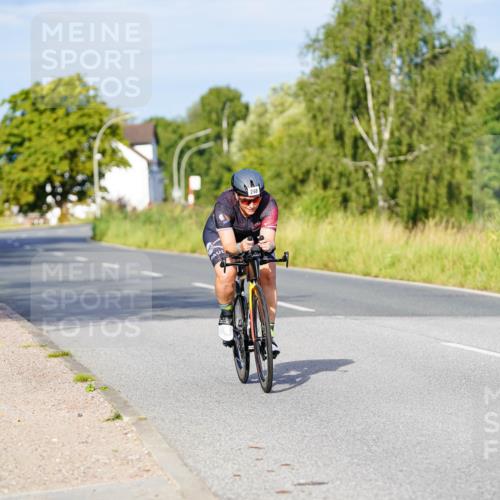31.08.2025 - Elbe Triathlon Hamburg Michael Burmester http://msf.ph/oto/8690536 31.08.2025 08:55:24 Radfahren 215, 227, 248 meine-sportfotos.de