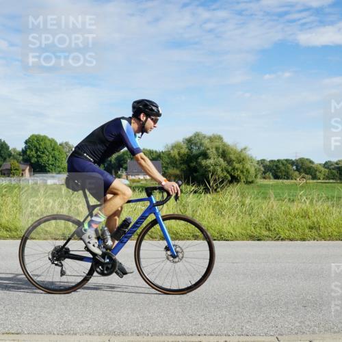 31.08.2025 - Elbe Triathlon Hamburg Michael Burmester http://msf.ph/oto/8690679 31.08.2025 09:43:55 Radfahren 377, 450, 563, 610, 634, 770 meine-sportfotos.de
