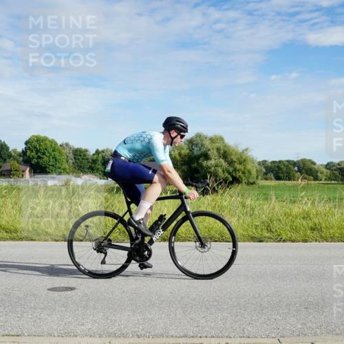 31.08.2025 - Elbe Triathlon Hamburg Michael Burmester http://msf.ph/oto/8690696 31.08.2025 09:44:28 Radfahren 360, 387, 667, 825, 919 meine-sportfotos.de