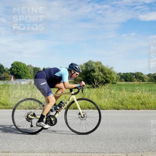 31.08.2025 - Elbe Triathlon Hamburg Michael Burmester http://msf.ph/oto/8690697 31.08.2025 09:44:29 Radfahren 360, 387, 667, 825, 919 meine-sportfotos.de